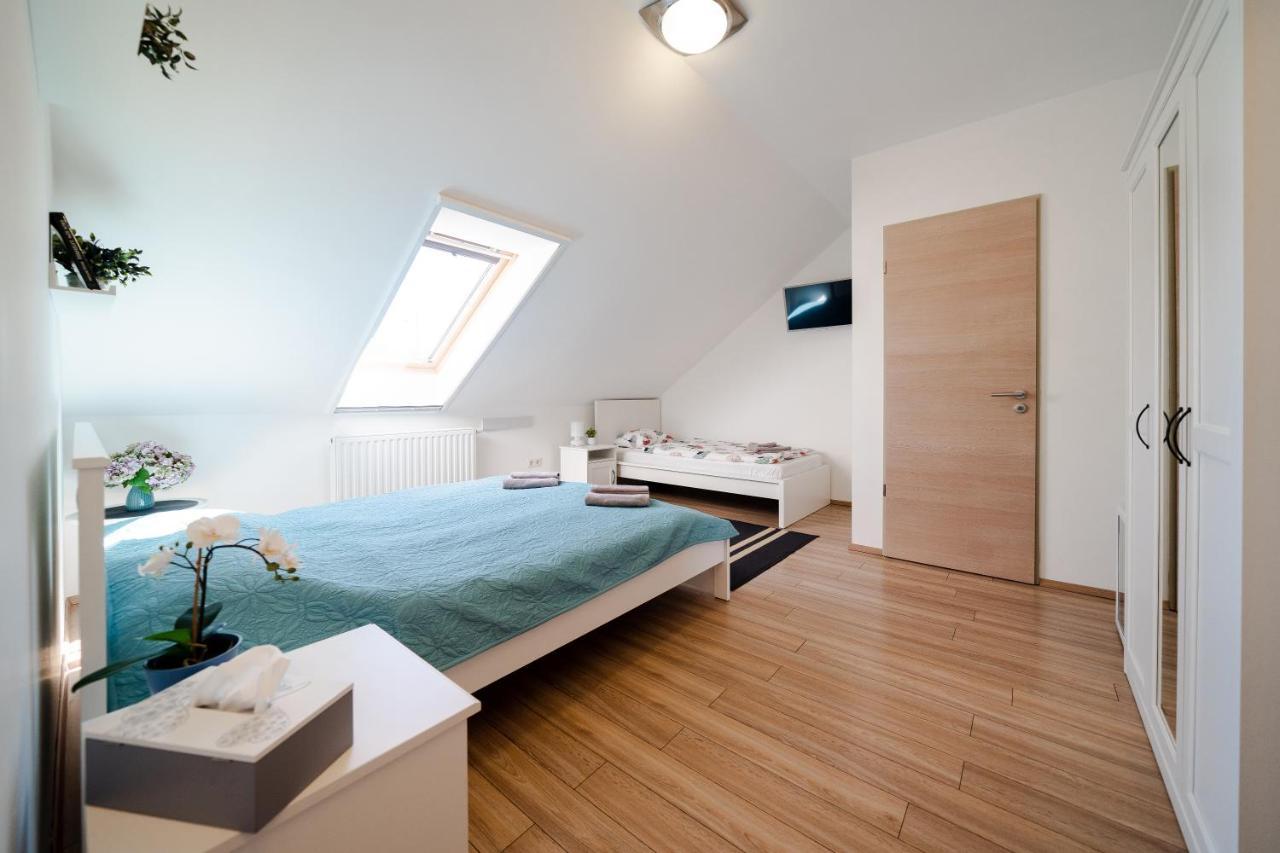 Guba Vendeghaz Bed and Breakfast Győrújbarát Buitenkant foto